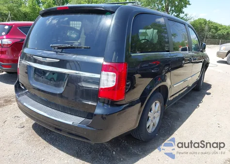 2013 Chrysler Town & Country Touring z USA, uszkodzony, nr VIN 2C4RC1BG2DR584962